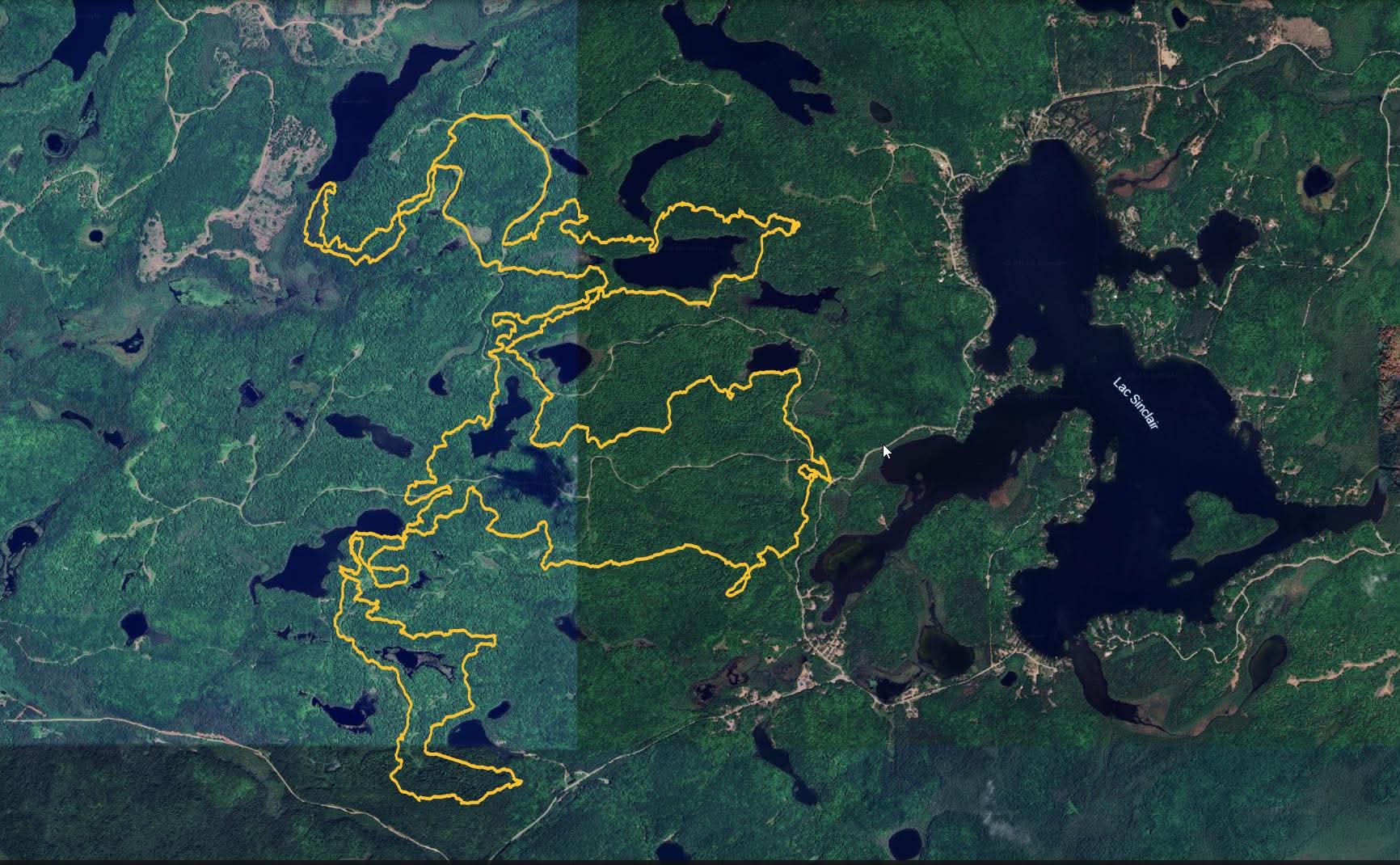 Satellite overview of the MÖTÖX trail network, traced in yellow west of Lac Sinclair. Individual trails and access points are not labelled.